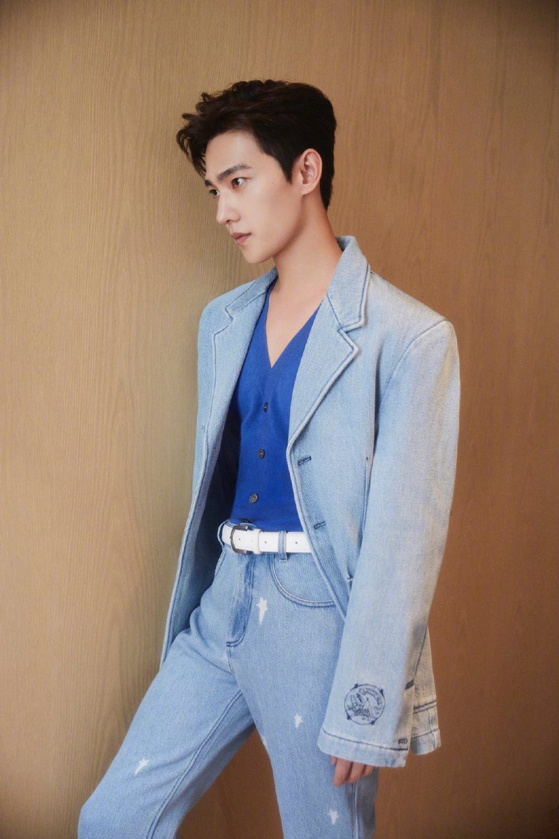 WeTV_Spanish's tweet photo. Fotos más nuevas de #YangYang , os gusta este estilo y traje? Con ganas de ver su nueva obra? 😁🥰
WeTV
https://t.co/3vXLjFrXJ3
#WeTV #Guapo #HandsomeAsian #ConMuchoEstilo #Fashion https://t.co/armR8lNhGo