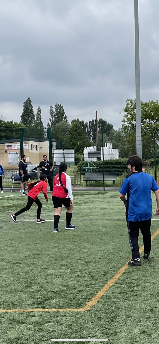 <a href="/HillingdonManor/">Hillingdon Manor</a> one of your own helping <a href="/FHSSchoolSport/">Featherstone SSP</a> Southall and Ealing Girls football competition. He did a brilliant job refereeing 6 matches, handing out the medals and informing everybody of fixtures and results over the public announcement system.  🏆👌🏽👍🏾