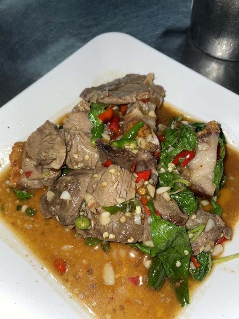 weekneverends's tweet photo. ของดีราชพฤกษ์🔥ร้านต๋องริมทาง คือสุดจริงงงง หมูกรอบคั่วพริกเกลือคือรสชาติจัดจ้าน หมูกรอบกรอบกรึบ ไข่ข้นปูก้อนก็คือปูมาเน้นๆ ไม่หวงเครื่องเลย ไข่ข้นก็คือรสชาติจัดจ้านถูกใจ ใครอยู่แถวนี้ไม่ควรพลาดจริงๆ บอกเลย #อร่อยไปแดก #อร่อยบอกต่อ @aroii https://t.co/WEKtiLeeAP