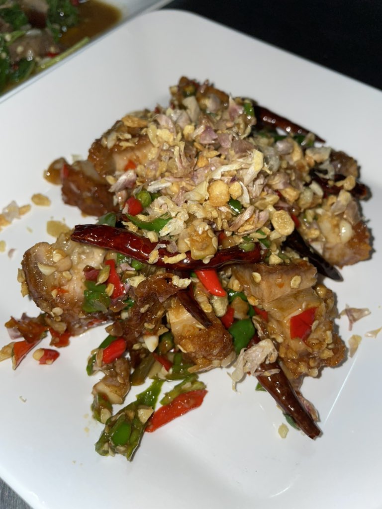 weekneverends's tweet photo. ของดีราชพฤกษ์🔥ร้านต๋องริมทาง คือสุดจริงงงง หมูกรอบคั่วพริกเกลือคือรสชาติจัดจ้าน หมูกรอบกรอบกรึบ ไข่ข้นปูก้อนก็คือปูมาเน้นๆ ไม่หวงเครื่องเลย ไข่ข้นก็คือรสชาติจัดจ้านถูกใจ ใครอยู่แถวนี้ไม่ควรพลาดจริงๆ บอกเลย #อร่อยไปแดก #อร่อยบอกต่อ @aroii https://t.co/WEKtiLeeAP