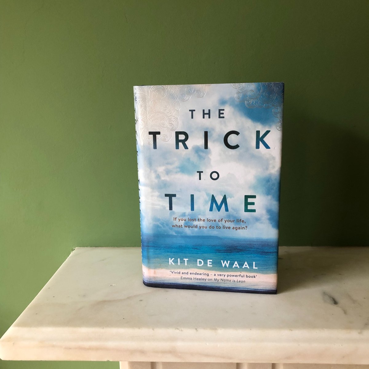 LonIrishWriters's tweet photo. Wow! That was some evening with @KitdeWaal
Like a masterclass in writing a novel - no stone left unturned. A diamond writer who reflects so many facets of life in her work.
Thanks for taking us on such a rich journey with Mona and all the other characters in #TheTricktoTime https://t.co/1oQRV9wn2T