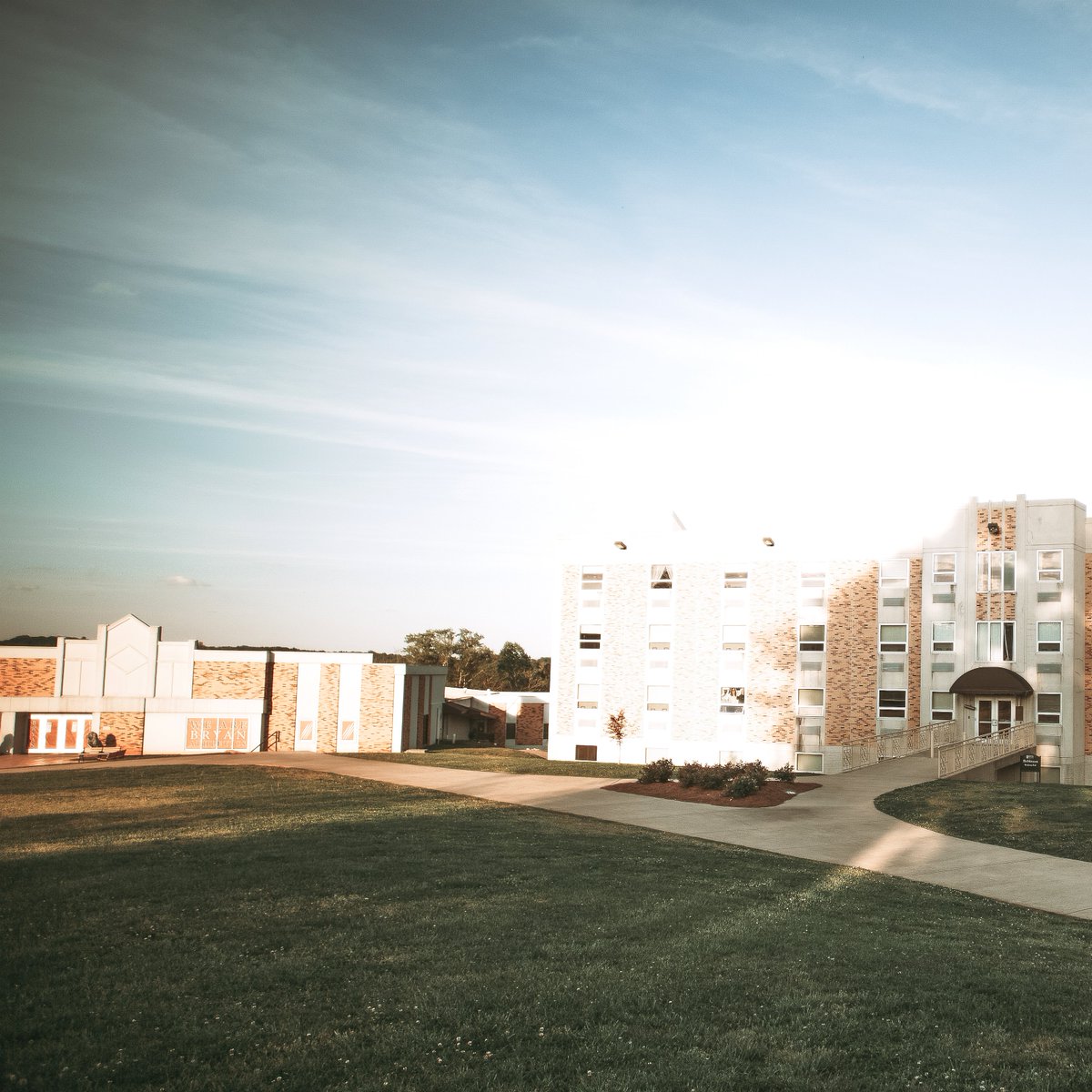 BryanCollege's tweet photo. The sun is shining, birds are chirping, and there's a little excitement in the air— it's ORIENTATION MORNING! Class of 2025, Session 1 we cannot wait to meet you. Welcome to the Lion's Den!
#bryancollege #newstudentorientation #lionpride #bryanlions #capturebryan https://t.co/NVt4gJRmMJ