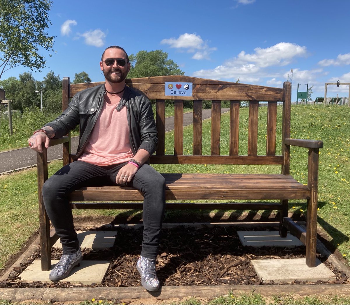 Lovely day through at ⁦@AyrshireColl⁩ unveiling a bench in memory of Adrian “Lionheart” McCallum
This time of year is always tough but it’s great to be able to celebrate his life and everything he achieved in a place that meant so much to him💜
#PassingPositivity