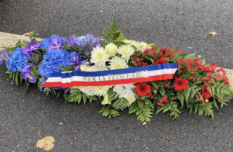 ambre_louisin's tweet photo. #18Juin1940 
🇫🇷 Nous étions réunis ce matin à #SaintCyrSurLoire pour rendre hommage au Général de Gaulle. Sa rencontre avec Winston Churchill le 13 juin 1940 à la préfecture de #Tours a été déterminante quant à l'appel du 18 juin. 
#PourLaFranceLibre !

@37National #LionelBejeau https://t.co/7fc3YaUYlR