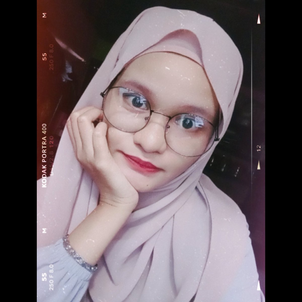 PutryAnggraeniP's tweet photo. @ohmybeautybank Nah sayy kacamata sehari2 aku nyaman aja dipake terus 🥰 https://t.co/C0ypth16ei