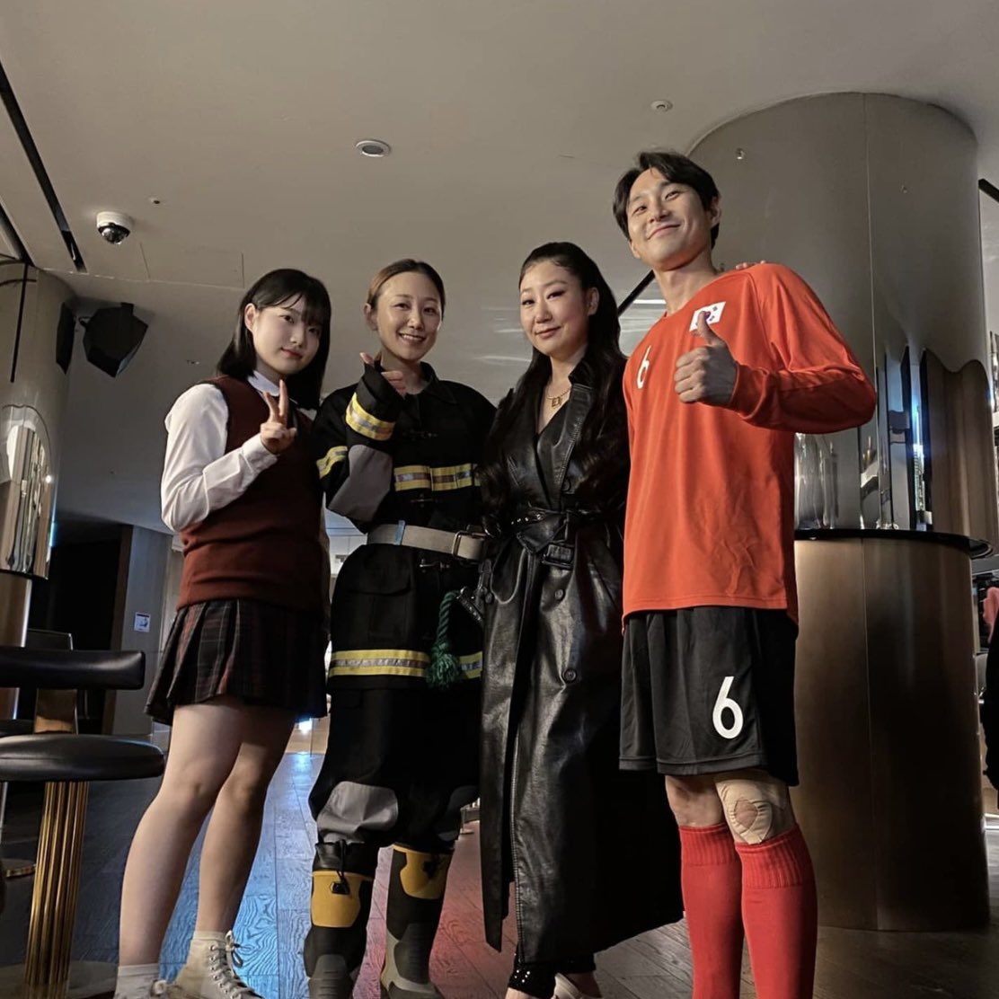RaMiranThailand's tweet photo. นักเรียน มิรัน
นักดับเพลิง มิรัน
นักแสดง มิรัน
และ นักฟุตบอล มิรัน
#라미란이 #라미란 #RAMIRANI #RaMiran #รามิรัน https://t.co/yTxnG7GnZy