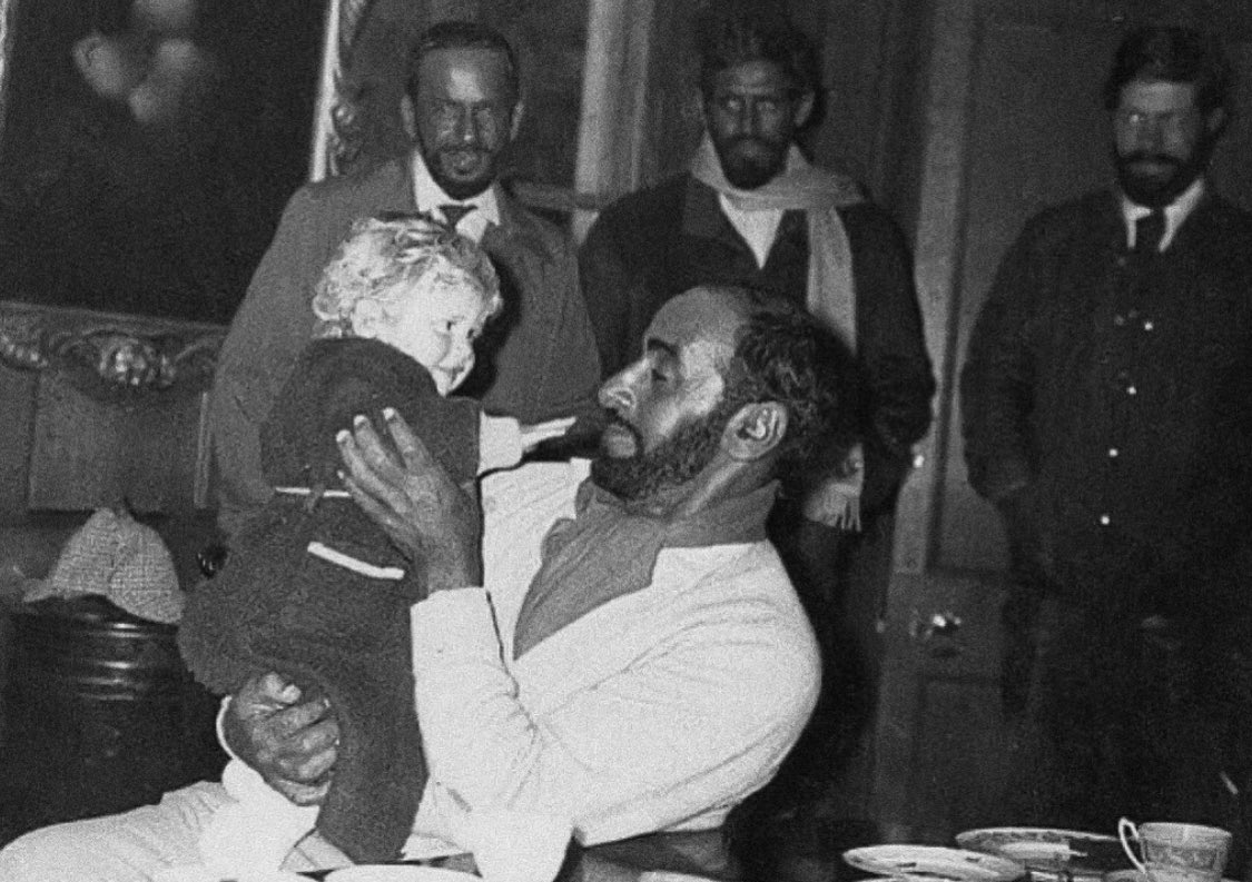 VersEmiratis's tweet photo. مِثله فَلا تلقونا - حتّى ولا ينشاف https://t.co/9o1joq5CEj