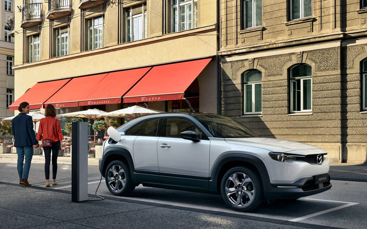 diegodurruty's tweet photo. 🚘 Mazda electrificará toda su gama de modelos. Más info con un click aquí 👉 https://t.co/vUzoItuKoN https://t.co/fYqZU91yg9