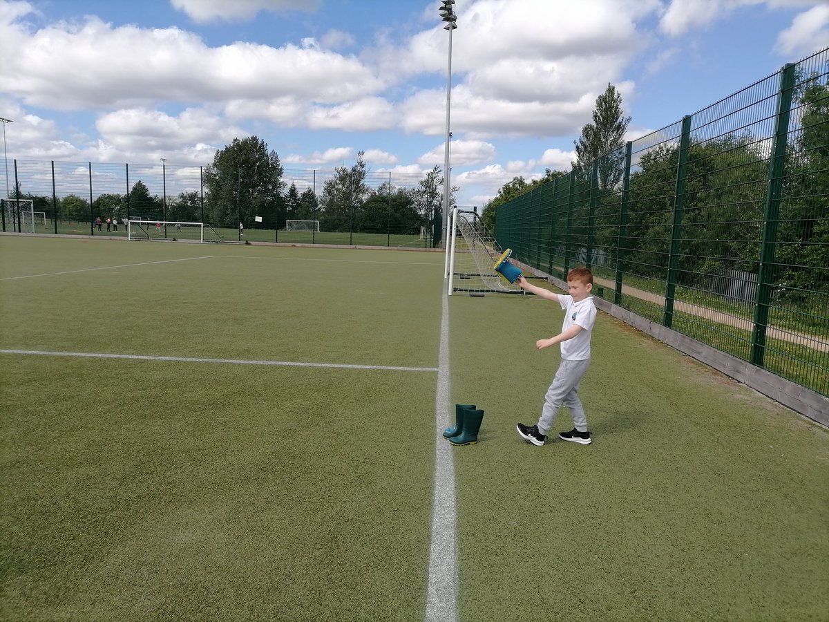 MrsBMonaghan's tweet photo. L1 get into the swing of their Sports Day with some welly throwing π @PrimaryOrchard @NLActiveSchools #NLSchoolSportWeek https://t.co/IWCP0e7ogs