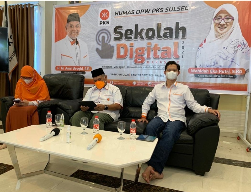 PKS Sulsel melaksanakan Sekolah Digital yang diikuti seratusan anak muda se Sulawesi Selatan. PKS menyongsong kemenangan 2024 
#pkssulsel 
#Digital