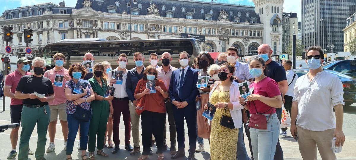 SBrahimi1's tweet image. 1 beau moment de partage avec @LauStmartin à #GaredeLyon!
Convaincre jusqu&apos;au bout,dans la bonne humeur,avec des amis de campagne de la #majoritepresidentielle où de beaux liens se sont créés🧡
#VotezLaurent le20et27 juin, #Envie_IDF et @MarleneSchiappa et @JulienBargeton #Paris