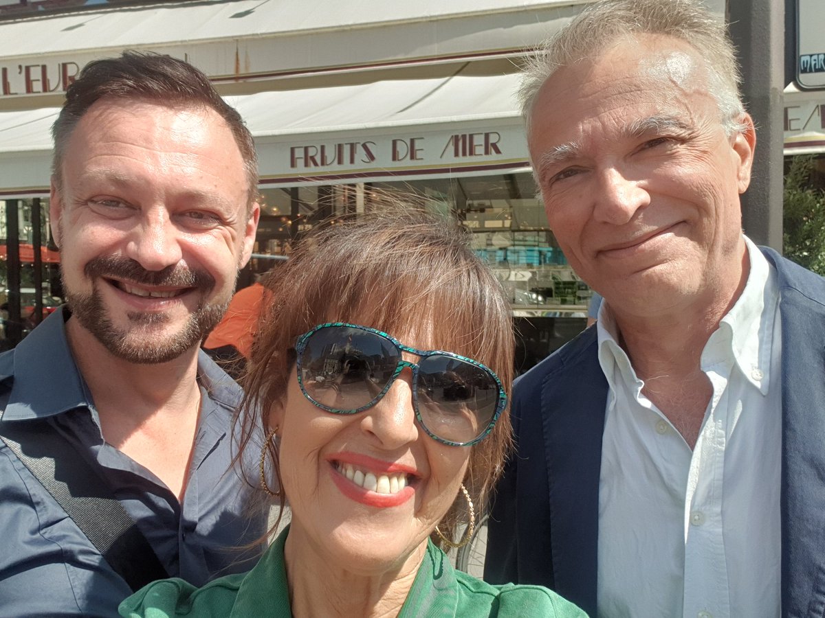 SBrahimi1's tweet image. 1 beau moment de partage avec @LauStmartin à #GaredeLyon!
Convaincre jusqu&apos;au bout,dans la bonne humeur,avec des amis de campagne de la #majoritepresidentielle où de beaux liens se sont créés🧡
#VotezLaurent le20et27 juin, #Envie_IDF et @MarleneSchiappa et @JulienBargeton #Paris