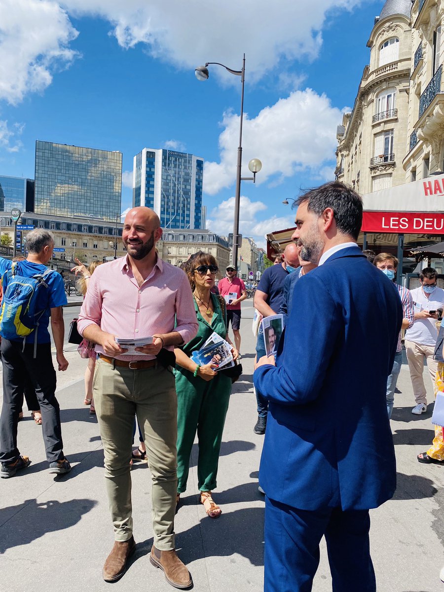 SBrahimi1's tweet image. 1 beau moment de partage avec @LauStmartin à #GaredeLyon!
Convaincre jusqu&apos;au bout,dans la bonne humeur,avec des amis de campagne de la #majoritepresidentielle où de beaux liens se sont créés🧡
#VotezLaurent le20et27 juin, #Envie_IDF et @MarleneSchiappa et @JulienBargeton #Paris