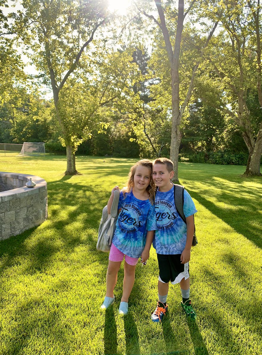 andreayurcisin's tweet photo. Last day of school!  ✌🏻🐯♥️ @DonovanSchool #FTS4Rkids https://t.co/eHgMj9M19w