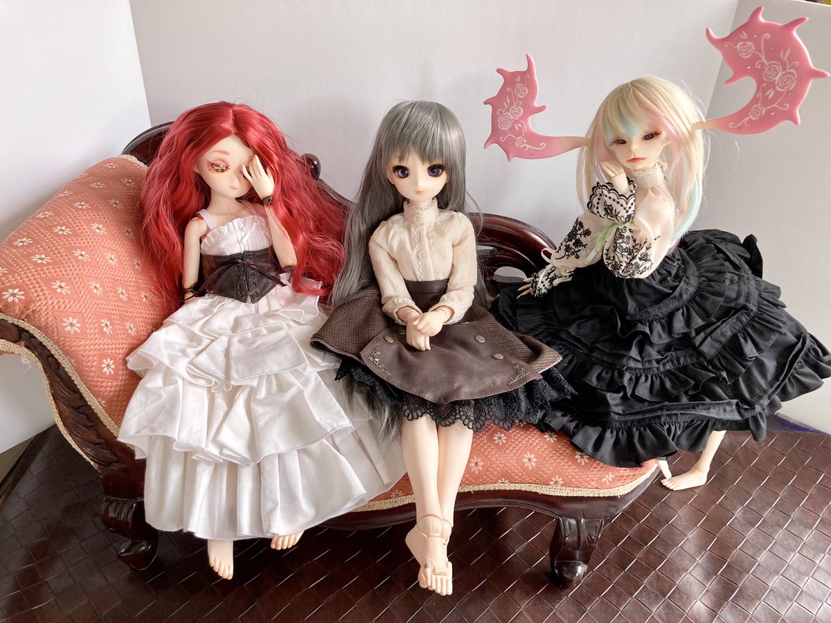 Meitnerium_Doll's tweet photo. 固定ツイ用。うちのこ一覧です。
1/4～1/12くらいまで、人外含め雑多にわらわらおります。
低浮上、絡み少なめ、設定はもりもり付けるけど物理的扱いはドライ。
諸々の注意の上ご自由にお願いしますです。
https://t.co/aV6T558vRt https://t.co/NAvhhHK40r