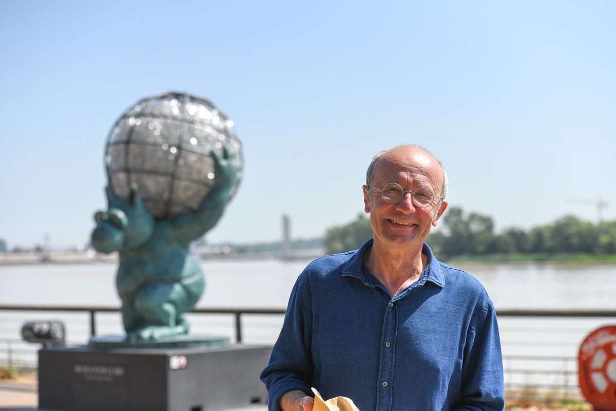 BordeauxTourism's tweet photo. Premières images des 20 statues du célèbre Chat de Philippe Geluck installées à l'occasion de @BordeauxFeteVin 🍷 L’exposition "Le Chat déambule" est présentée sur les quais entre le Miroir d’Eau et la place des Quinconces #BFV2021 #Bordeaux Crédit : Arnaud Brukhnoff https://t.co/q12IOnnVy3