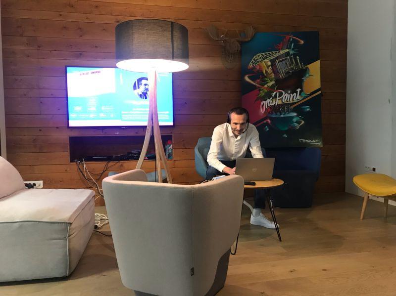 StephaneTheou's tweet photo. @morisseauphi présente un REX sur un OpenData sur Azure avec des services managés à @CloudOuest 

#Cloud #Azure https://t.co/jhvto1tjdh
