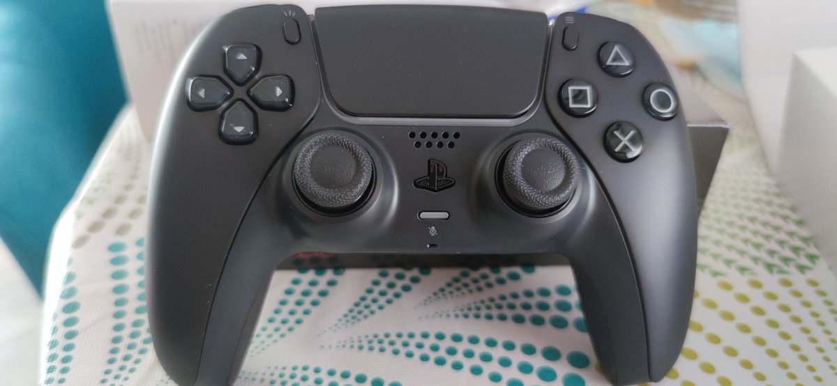 BersGamer's tweet photo. Muchas gracias @PlayStationES por el regalazo del nuevo mando de ps5 !! Es espectacular ❤️❤️ https://t.co/taD7GlnQKn