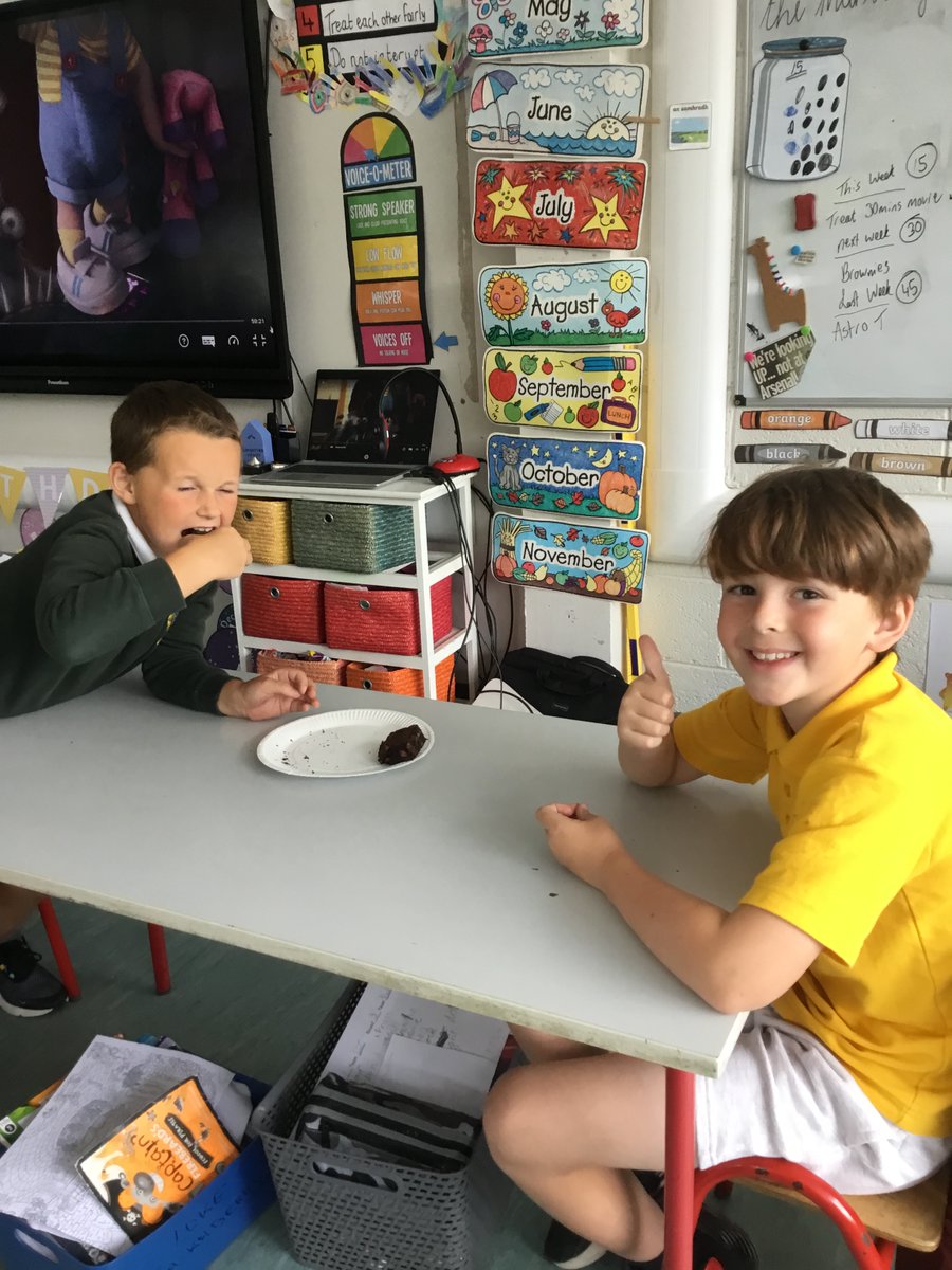 BhrideScoil's tweet photo. 2nd class thrilled with their baking today. Don’t those brownies look amazing #JuniorMasterChefs https://t.co/X5lrmV1Upu