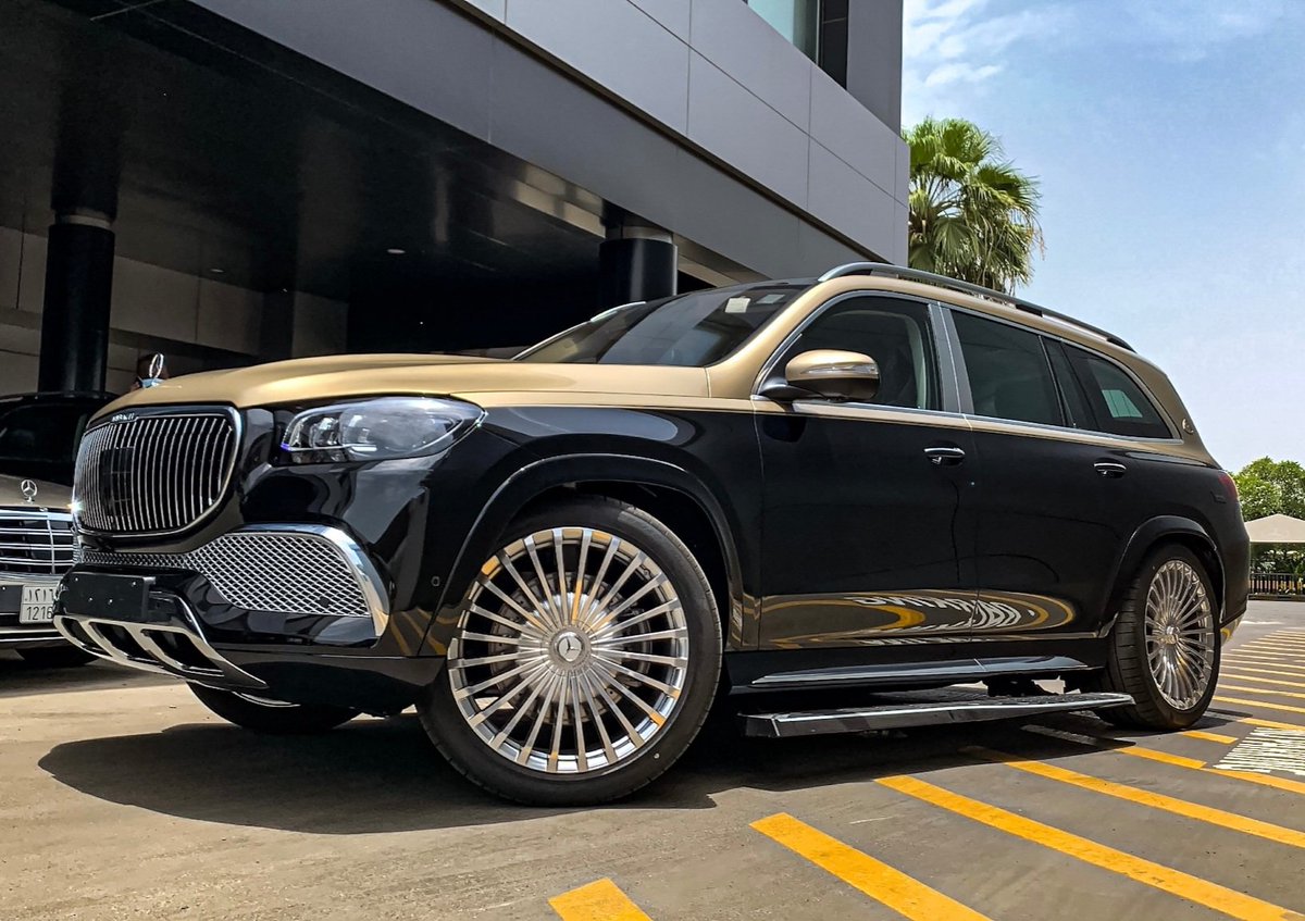 mbmaybachfans's tweet photo. The ultimate luxury SUV: 2021 MAYBACH GLS 600 4MATIC
πΈ: @agr_65
#mercedesbenz #maybach #mercedesbenzmaybachfans #maybachgls #gls600 #mercedesmaybachgls #mercedesmaybach #gls #eactivebodycontrol #maybachgls600 #luxurysuv #offroad #mercedes https://t.co/x9HolUMzMf
