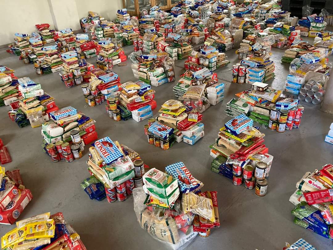 AbrahamKrielB's tweet image. We need your help to make sure children can eat despite the ongoing impact of #covid19. Please help by donating R150 towards a food parcel that will feed the children of Westbury and Soweto as poverty is on the rise.