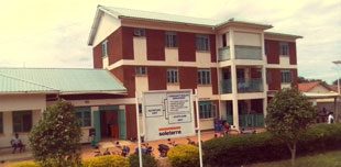 EstateMediaUg's tweet photo. Gulu Regional Referral Hospital has stopped admitting more Covid Patients after getting full. The sick are advised to receive treatment from their homes.

#4thEstatMedia
#UnmaskingTheTruth
#MaskUpUganda https://t.co/aolkJf8mtA
