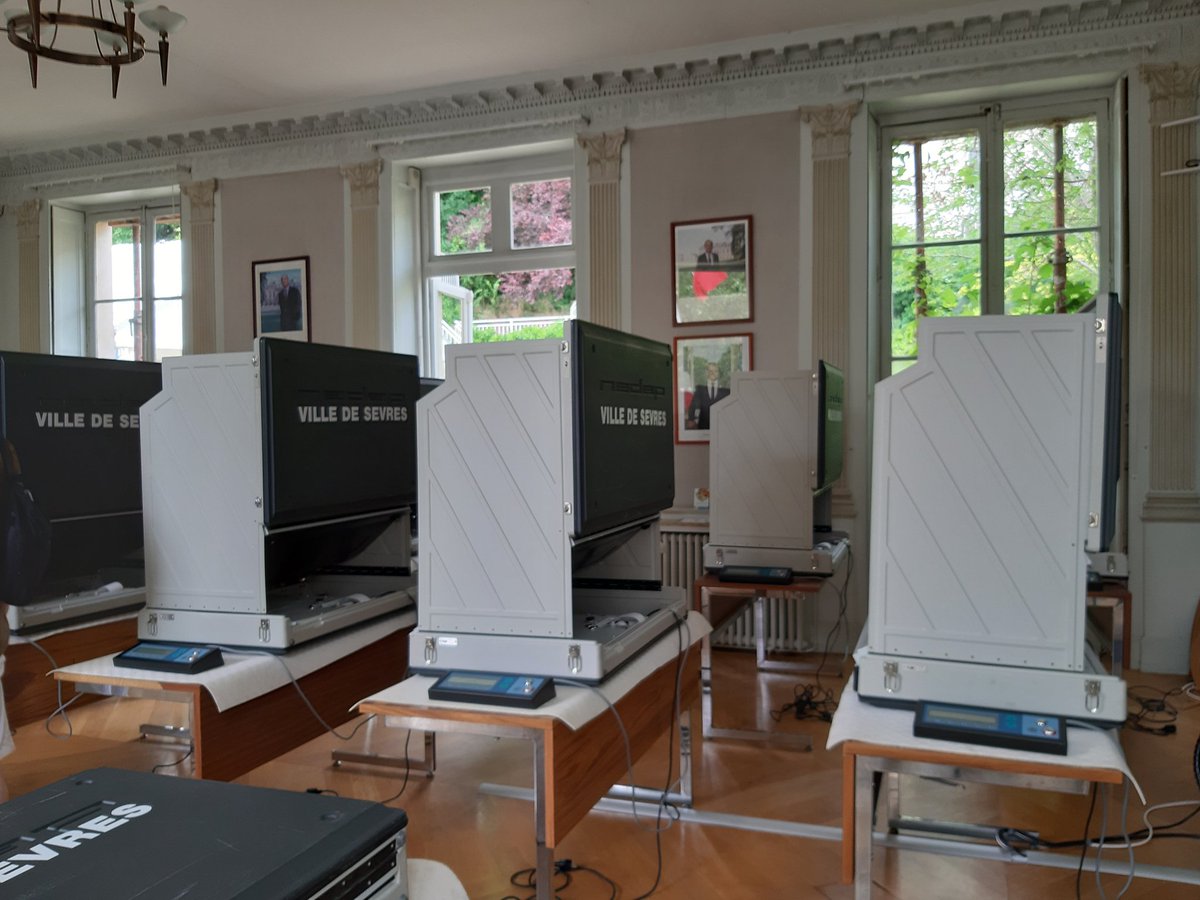 d2goutel's tweet photo. Scellés #MachineAvoter 
#electionsdepartementales2021 &amp;
#electionsregionales2021
Merci au personnel municipal https://t.co/mD3IGmXDLC