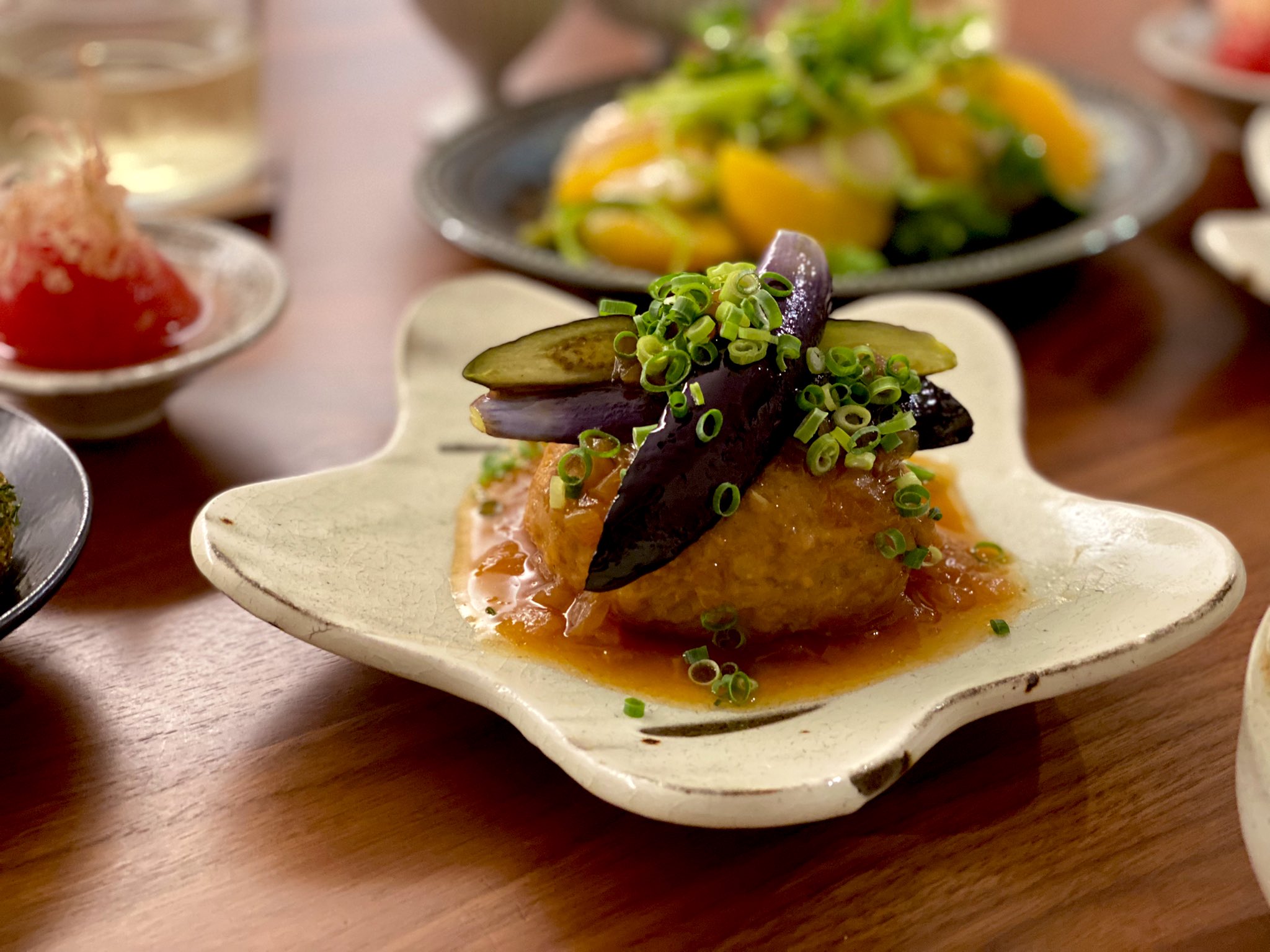 淡々とご飯を 冷凍の味の素の洋食亭和風ハンバーグ 冷凍庫によくストックしてあります 新じゃがはdanchuのレシピです 青のりと山椒って合いますね 美味しかったな サラダはクレソン甘夏ホタテをオリーブオイル 塩胡椒 白ワインビネガーの