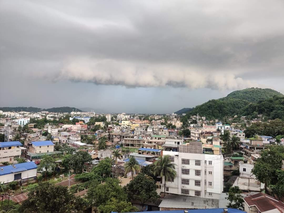 travellwithamit's tweet photo. Guwahati Weather ... heavy Rain   #rain #raining                                                   #whatapp https://t.co/DJdZQAnCAO