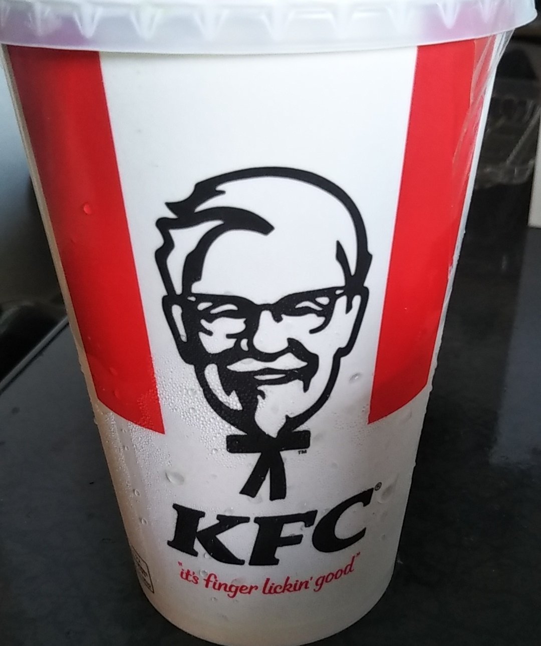 Uzivatel りこ Na Twitteru 次男がケンタッキーのカーネルサンダースのイラスト見て この絵描いた人 手足が棒人間って手抜きすぎ て笑ってたけど それ蝶ネクタイ的なやつだからwww 昔読んだ 少年三白眼 てマンガにも同じネタあって しばらく手足にしか見え