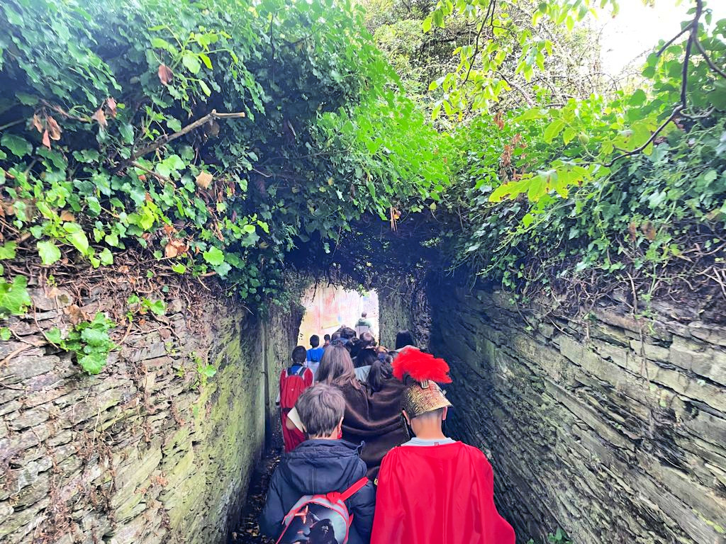 Emocionado veño de guiar polo #BarrioDoCarme 💚 #LugoPatrimonioMundial ❤ e #ArteUrbanaLucense 🎨🌟 aos alumnos de 4º do cole #Franciscanos 🙂 Moita felicidade vendo aos rapaces desfrutar da natureza do Carme!!  🍃💧 Non querían marchar de alí! Grazas por esta mañá incrible ✨