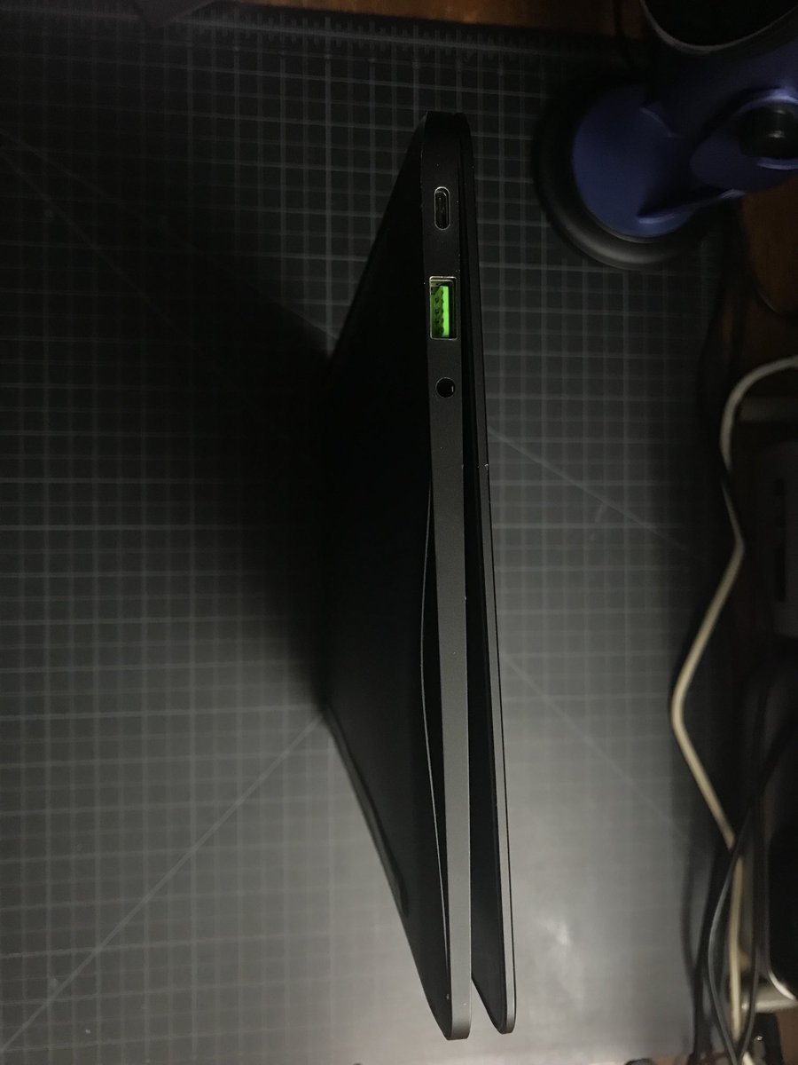 Documenting ⁦<a href="/Razer/">R Λ Z Ξ R</a>⁩ laptop #3 exploding before the flaming battery phase.