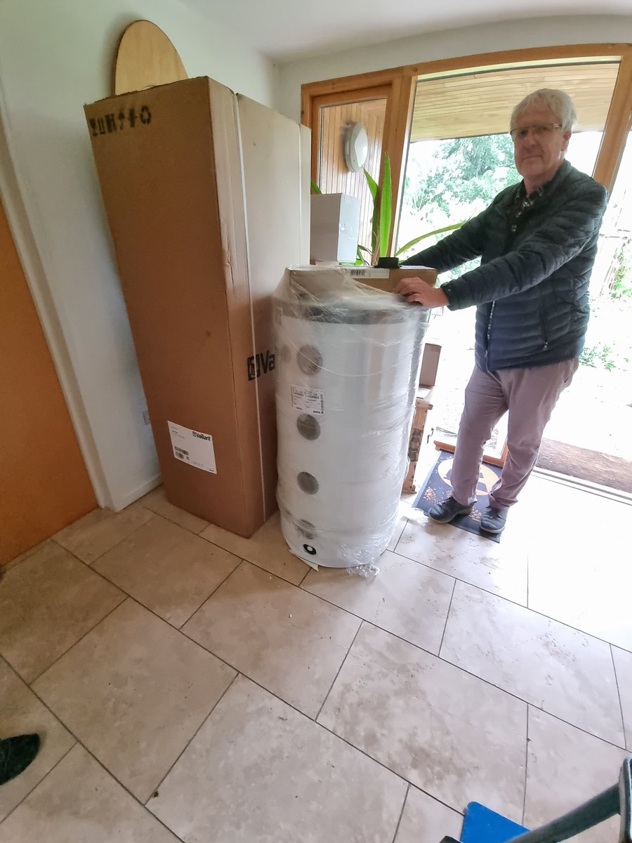 martin87uk's tweet photo. @Williams_Co @vaillantuk  Vaillant Flexotherm 19kw ground source, 300L heat pump cylinder, 200l buffer tank delivered to site in Oxford. Quick turn around #greatservice #getitdone #renewables https://t.co/WX8BOh0HFI