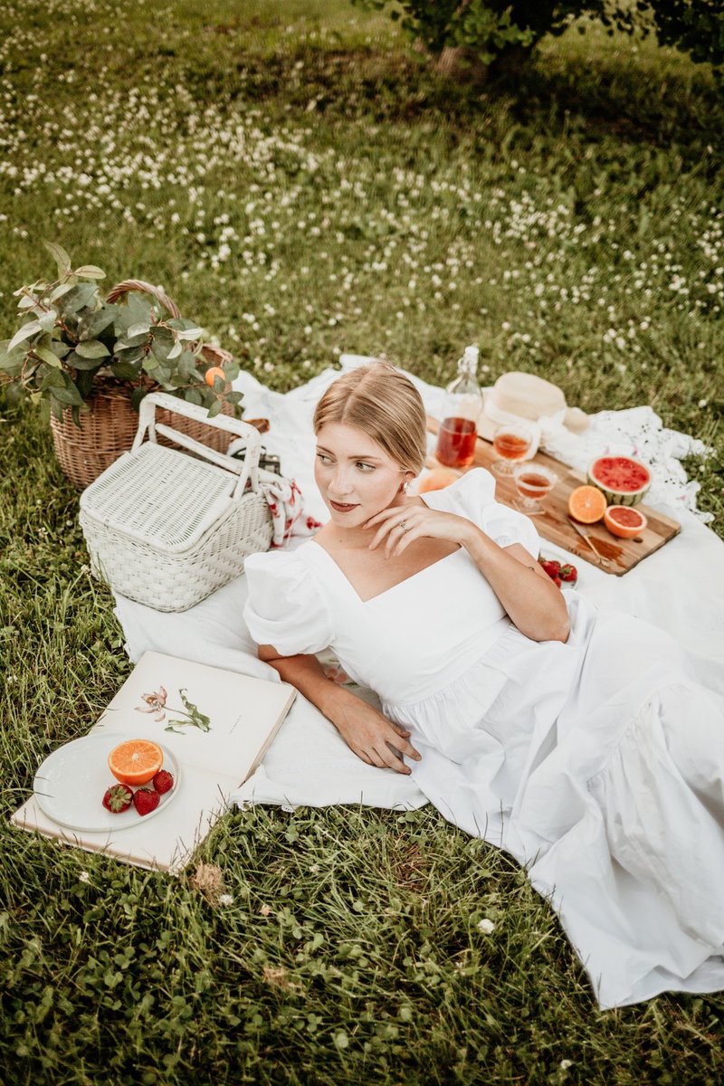 ColleenKubiak's tweet photo. It’s National Picnic Day! Here are some very extra photographs that I enjoyed taking✌🏻 https://t.co/fmH9ZcABXj