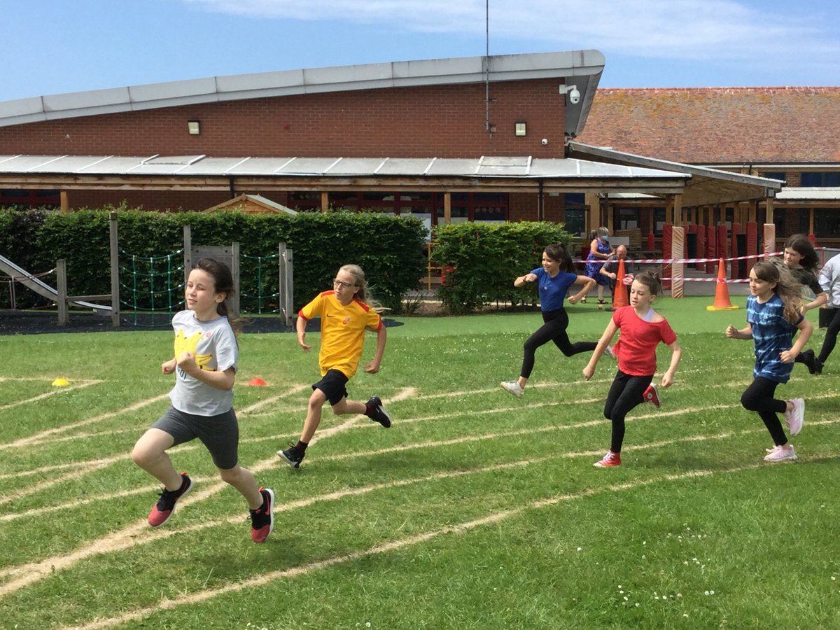 class5Barrett's tweet photo. Year 5 Sports day @class5Barrett @YsgolEmmanuel https://t.co/2O5BTreAfz