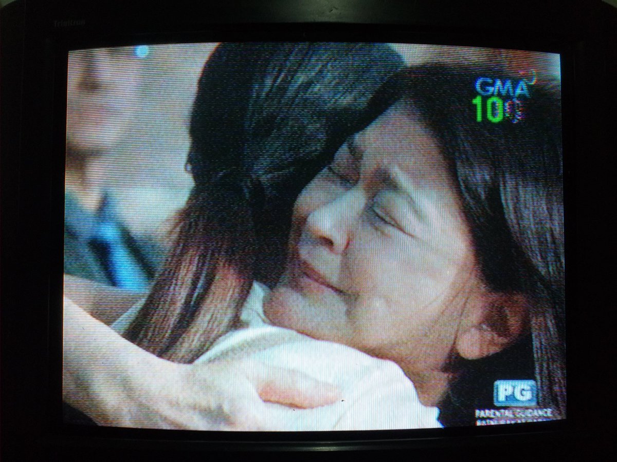 TumbagaYelzha's tweet photo. Awww. Ang sweet.
#FirstYayaPeaceOffering
@sanya_lopez https://t.co/F9XPfvKPxU