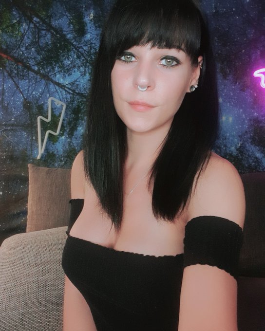 Watch Marie-Saint's leaked NSFW photo on TwXstars