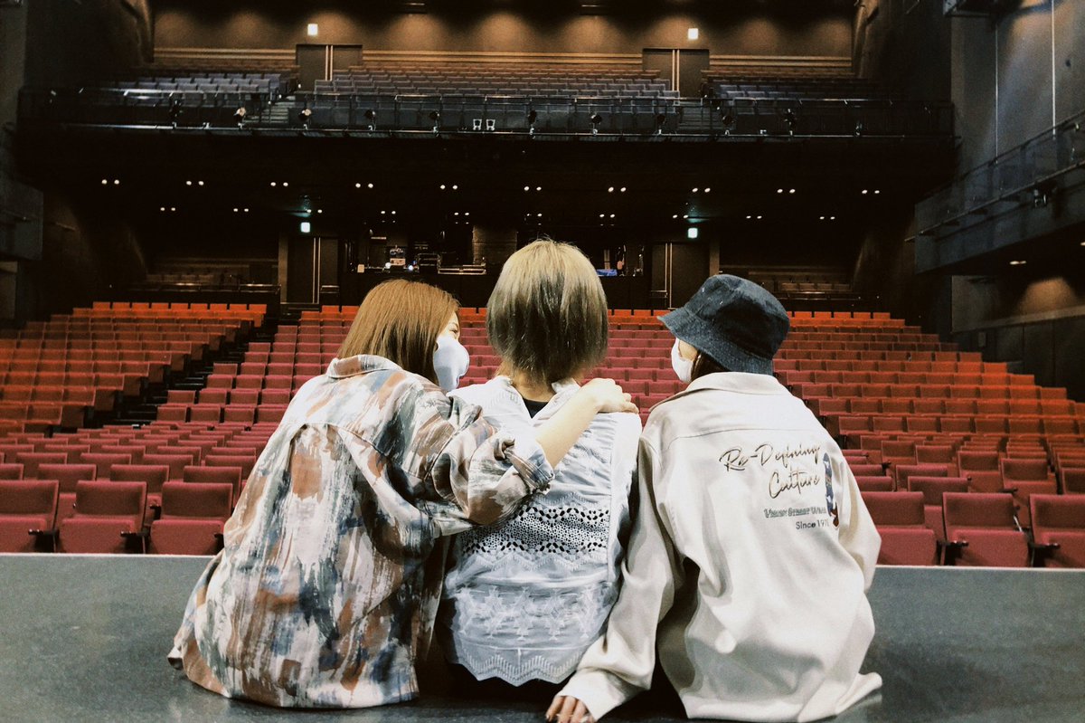 crazy_maki1's tweet photo. あゆみくりかまきは
本気で生きてきました！

だからこそ
嬉しい事も辛い事も
たくさんありました！

明日で解散するけど、
私はこれからも
あゆみくりかまきを
またぎを愛してます！

明日このステージで
感じたまま歌います
叫びます、伝えます！

あゆくまやったんでー

#あゆくまラスト https://t.co/m3DBt2refU