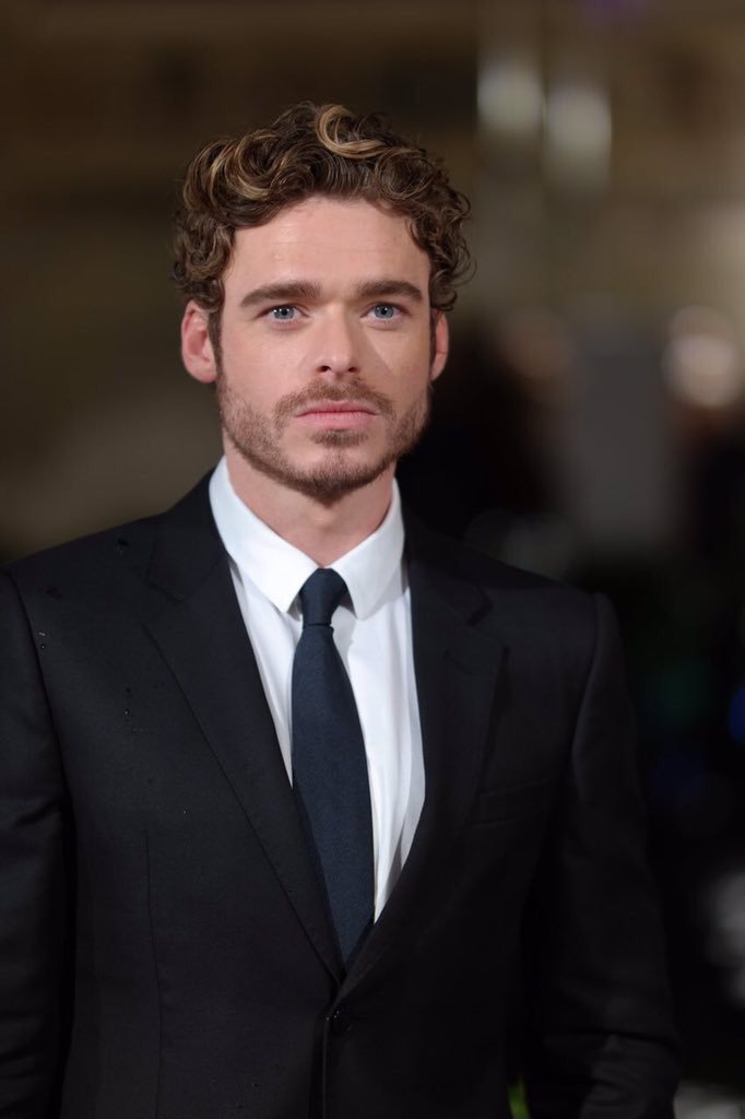Happy birthday to richard madden and rip to his curls 