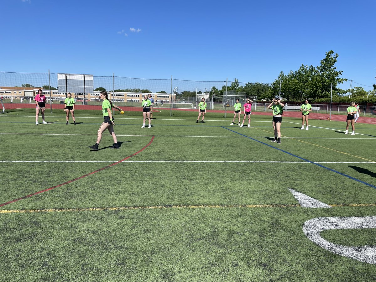 ITHSCLASSOF23's tweet photo. Some action photos from #botc2021 💚💚🐛🐛 https://t.co/2fc4FaUFeU