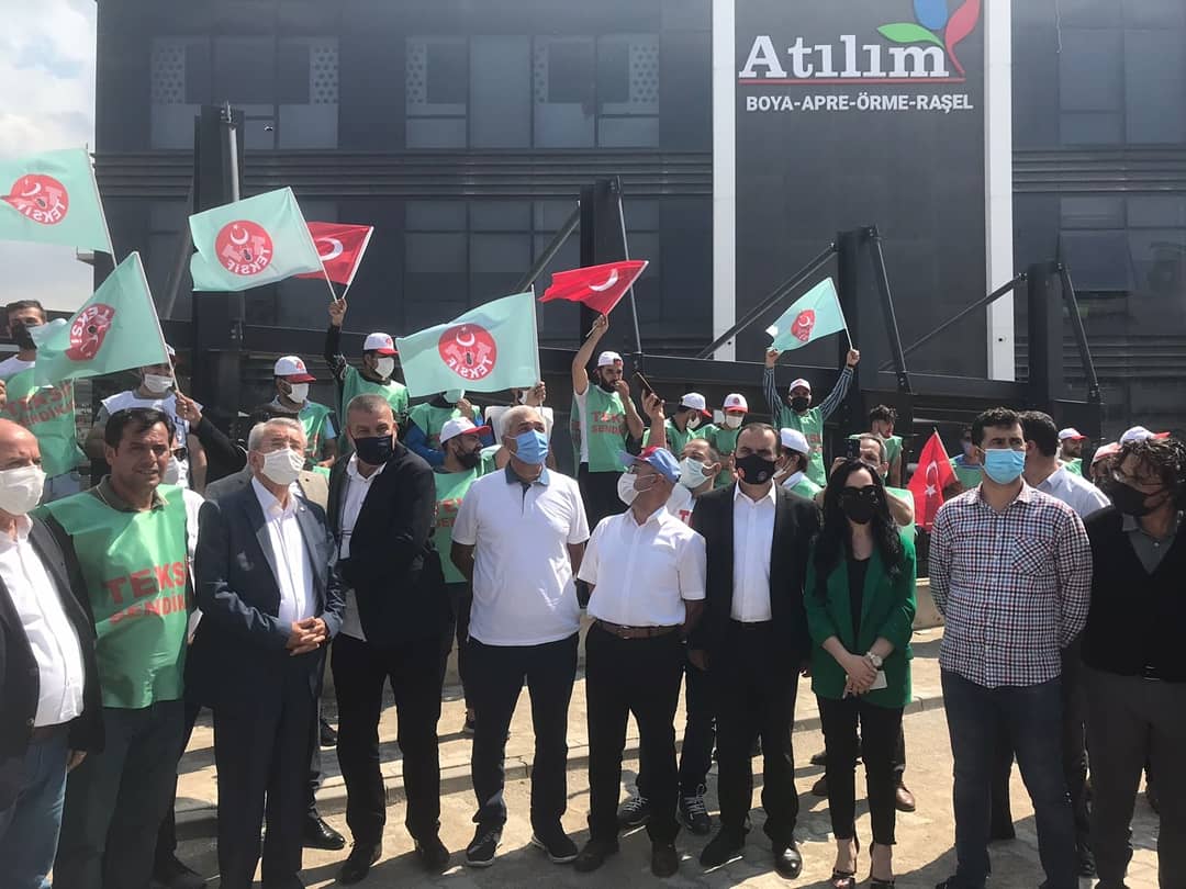 Genel Başkanımız Nazmi Irgat, Bursa’da bulunan Atılım Tekstil önünde basın açıklamasında bulunarak, sendikalı oldukları gerekçesiyle işten atılan 26 üyemize destek verdi.

#atılımtekstil #sendikalhaklar #birliktekazanacağız