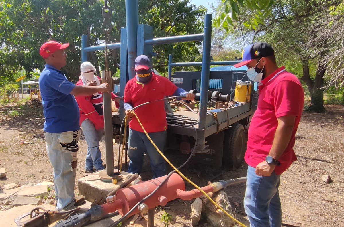 En funcionamiento la bomba de #aguas blancas en el sector La Montañita, parroquia #Chiquinquirá. Más de sesenta familias beneficiadas con el vital líquido.
 Cumpliendo con nuestras comunidades, hermano gobernador @omarprietogob vamos pa Lante; de frente con el pueblo
#comunidad