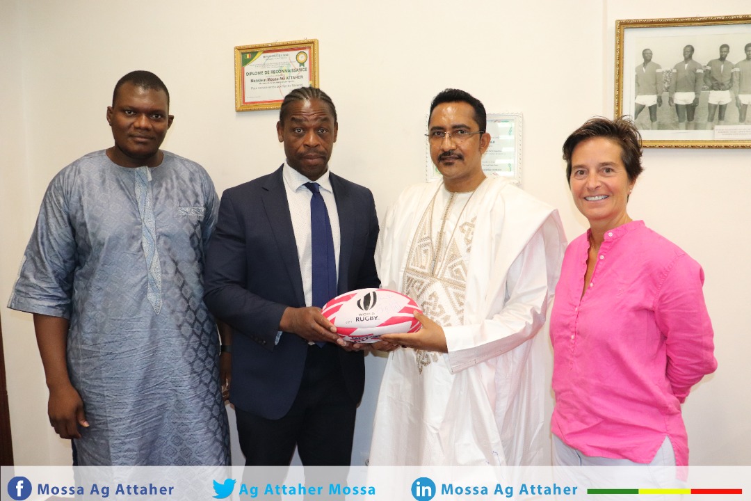 AttaherMossa's tweet photo. #SportRugby
Ce vendredi 18 juin 2021, j'ai reçu l'ancien International Français de Rugby, M. Serge Betsen. #Serge #Betsen #Academy "SBA" a été créée il ya 17ans et au Mali en octobre 2020.
SBA aide les enfants à avoir accès à l'éducation et à la santé à travers le rugby. https://t.co/Q2hmMrivMF