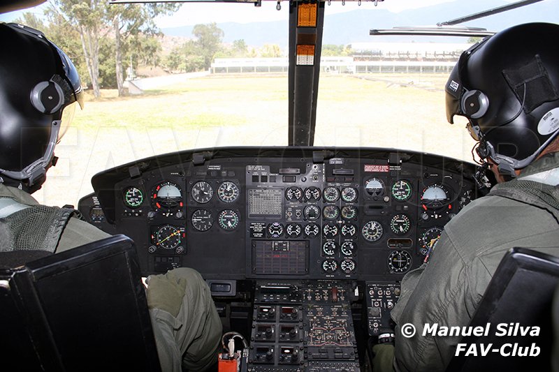 Cabina de un helicóptero Bell 412EP de la Aviación del Ejército venezolano 

Foto: Manuel Silva 

#aviacionmilitar #ejercitovenezolano #helicoptero #bell412ep #venezuela #favclub