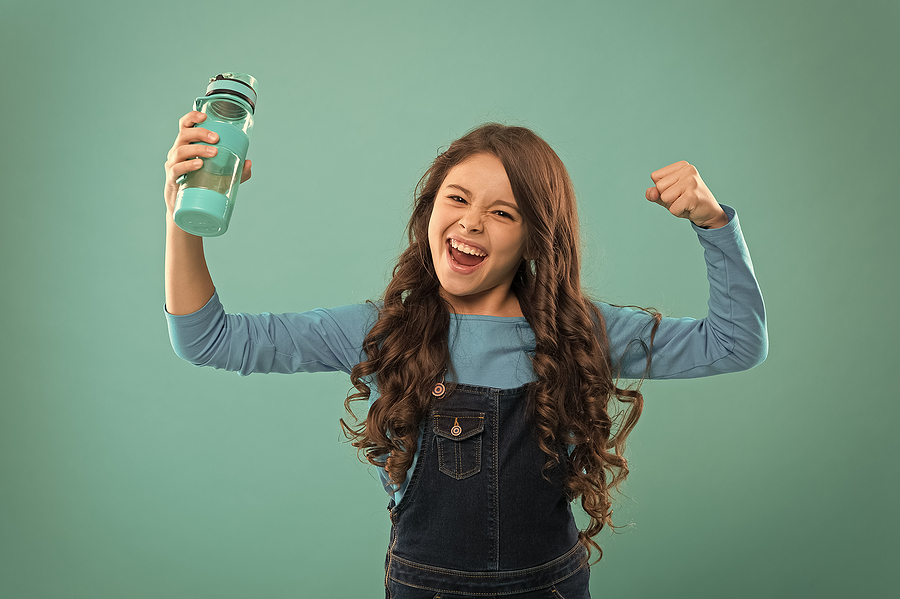 MOVEZnet's tweet photo. Just like #CristianoRonaldo, we think its important to drink more #water🧃➡️💧@SmitCrystal researched whether peer influencers can promote water drinking among #children. Read more about the effectiveness of the Share H2O intervention on @bitescience 👇https://t.co/ip2qjkEtVt https://t.co/2lfp4LMwoi