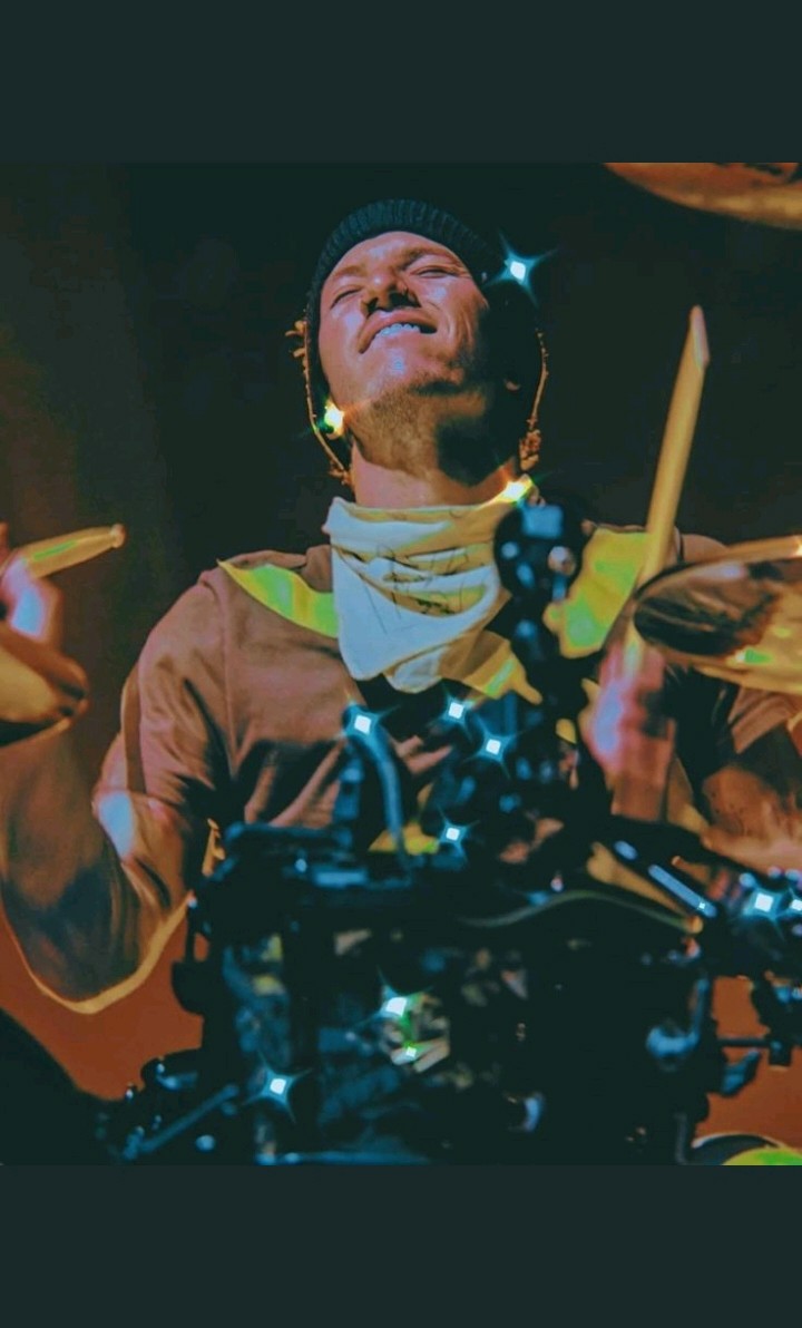 HAPPY BIRTHDAY AL MEJOR BATERISTA DEL MUNDO Y AL MÁS GUAPOOO I LOVE YOU JOSH DUN 