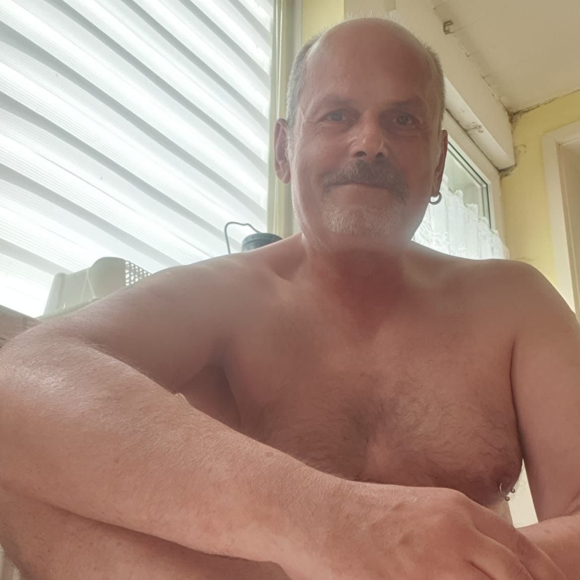 Thorste72591894's tweet photo. Puh ist das heiss heute 😜😜😜 #gay #gaymann #single #gayontour #bare #barebuddy #gaymann #single #gayontour https://t.co/zWPvsnQUBN
