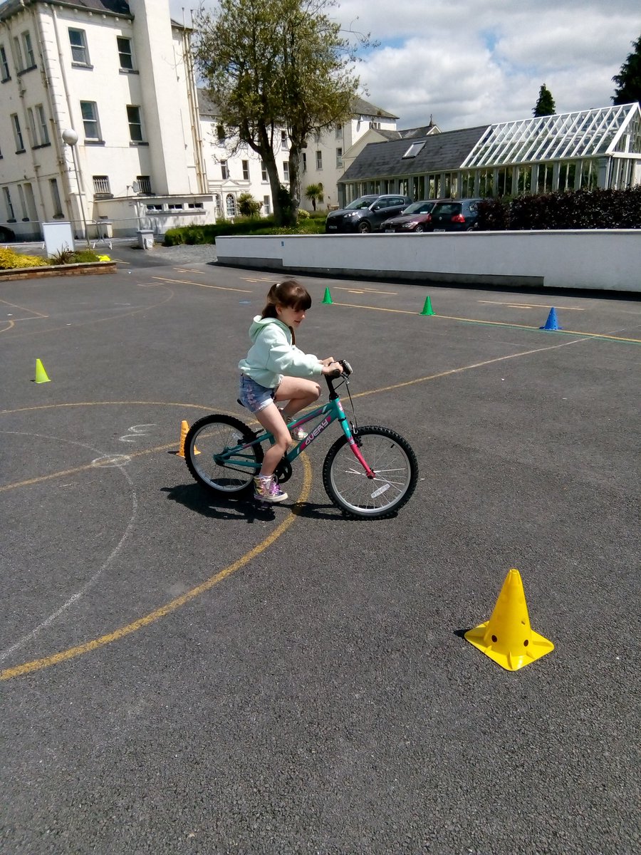 doonconventns's tweet image. What a wonderful Day of Action we had today 🛴🚲🇳🇬 @GreenSchoolsIre @gstravellimeric