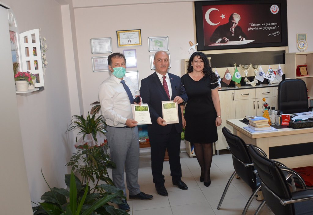 İl Millî Eğitim Müdürümüz Hakan Cırıt, Hürriyet İlkokulu'nu ziyaret ederek incelemelerde bulundu.
<a href="/tcmeb/">Millî Eğitim Bakanlığı</a> <a href="/ziyaselcuk/">Ziya Selçuk</a> <a href="/hkncrt1/">hkncrt</a> 

Haber 👉🏼 eskisehir.meb.gov.tr/www/il-milli-e…