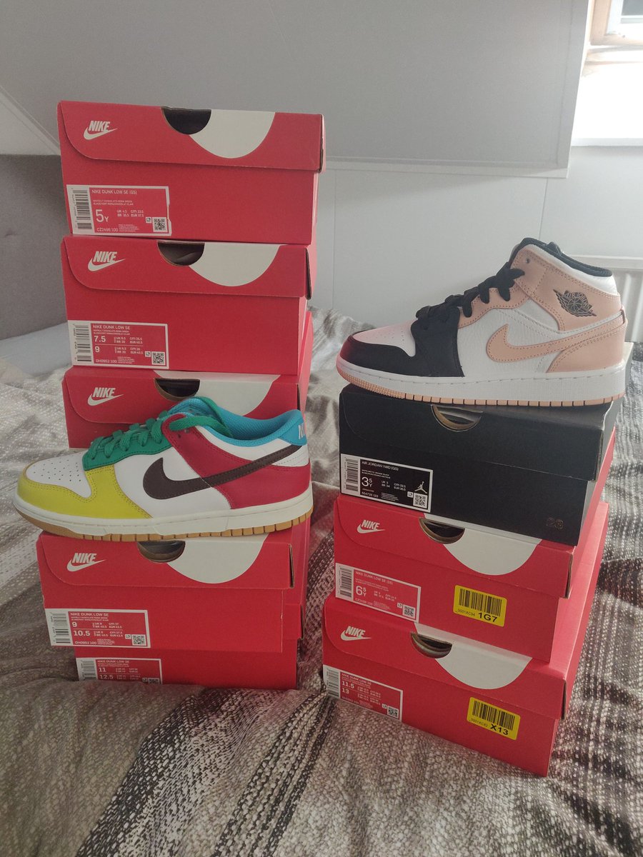 5x Free99 dunk <a href="/Storm_AIO/">StormAIO</a> <a href="/Kevzz___/">Kevzz 🤠</a> 
2x Free99 dunk <a href="/MoloAIO/">Molo</a> by me
And another crimson tint mid by <a href="/Kevzz___/">Kevzz 🤠</a> with <a href="/MoloAIO/">Molo</a>